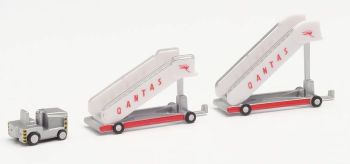 HER571005 - Escaliers de passagers +  tracor QANTAS