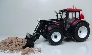 UH2635 - VALTRA C Rouge avec Chargeur