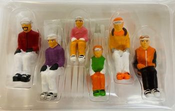 JC54200 - 6 personnages assis avec ski - Coloris aléatoires