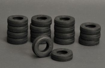 YCC560-1 - 17 Pneus 16.00 / R25 pour grue LIEBHERR LTM 1400