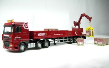 CORCC13235 - DAF XF 6x4 Avec remorque 3 Essieux et grue de déchargement MARSHALLS