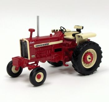 SCT1687 - IH FARMALL 1206 - LAFAYETTE Show 2012
