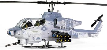 FOV820004A-2 - BELL AH-1W Whiskey Cobra – U.S. Marine Corps hélicoptère d'attaque leg. Esc #167 9/11 Trib. Camp Afghan 2012 gris