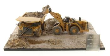 DCM85762 - Coffret - Chargeuse CATERPILLAR 994K avec Dumper CATERPILLAR 797