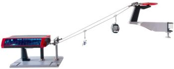 JC84391 - Remontée mécanique avec une télécabine et un télésiège Noire et rouge