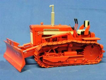ERT4533TA - IH TD 340 avec chenilles métal Ech:1/16