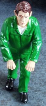 ADF32102 - Mécanicien en blouse verte