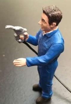 ADF32123 - Personnage avec pistolet à carburant