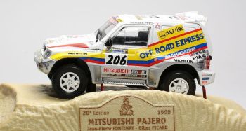 AKI0078 - MITSUBISHI Pajero Paris-Dakar (1998)