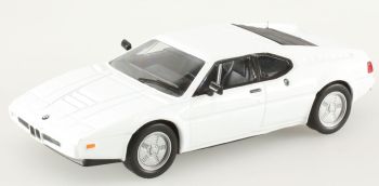 AKI0240 - BMW M1 blanche sous blister