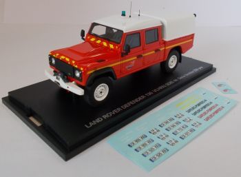 ALARME0021 - LAND ROVER Defender 130 pompier VLHRN SDIS 44 avec décalques limité à 250 exemplaires