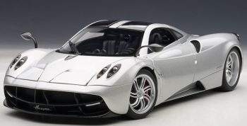 AUT58206 - PAGANI Huayra 2011 argent