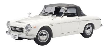 AUT77433 - DATSUN Fairlady SR 311 (2000) Blanche Ech:1/18