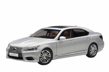 AUT78841 - LEXUS LS600HL (2013) Argent Ech:1/18