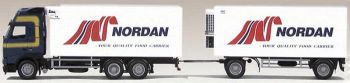 AWM71063 - VOLVO FH12 Globetrotter XL 3 Essieux Porteur avec Remorque 2 Essieux frigorifique THERMOKING "NORDAN/ASG" Ech:1/87