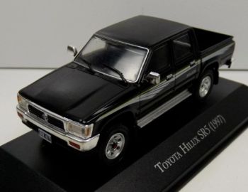 MAGARG55 - TOYOTA Hilux sr5 1997 noir avec fascicule