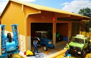 BBB140 - Hangar avec étable et coin atelier 58x50x26cm