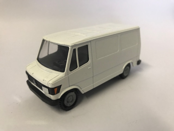 CON1603/01 - OCCASION - Fourgon MERCEDES-BENZ Blanc - éclats de peinture à l'avant et l'arrière du véhicule