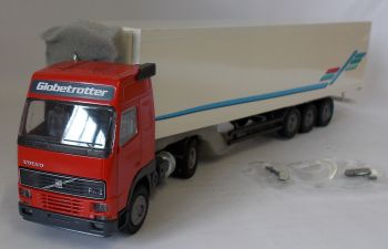 CON4608/07 - VOLVO FH 16 4x2 Globetrotter avec semi frigo 3 essieux