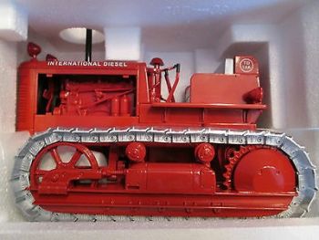 CUST740 - INTERNATIONAL TD-14A sur Chenilles Ech:1/16