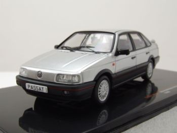 IXOCLC517N.22 - VOLKSWAGEN Passat GT 1988 Gris métallique