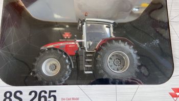 CW0184 - MASSEY FERGUSON 8S.265 – avec pneus TRELLEBORG
