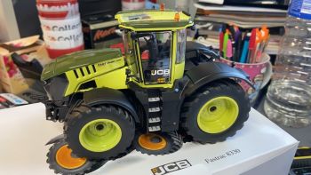 CW0192 - JCB Fastrac 8330 – couleur MB TRAC