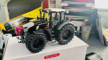 CW0242 - FENDT 728 Vario – Noir jantes noires