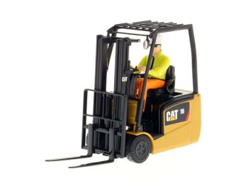 Chariot élévateur CATERPILLAR EP16 avec cariste