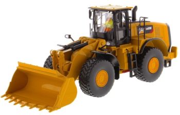 DCM85543 - Chargeuse sur pneus CATERPILLAR 980M avec conducteur et boite métal