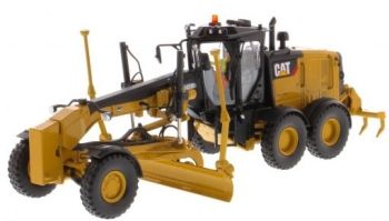 DCM85544 - Niveleuse CATERPILLAR 140M3 avec conducteur et boite métal