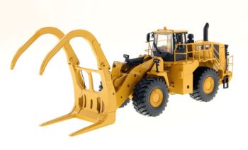 DCM85917 - Chargeur grumier CATERPILLAR 988K sur pneus avec conducteur et boite métal