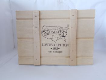 ERTL1988BOIS - Boite prestige en bois avec 1 CASE 600 1952. 1 FORD 8N 1947. 1 FARMALL 350 1957. 1 CHEVY Truck 1390