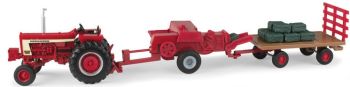ERT46671 - FARMALL 806 diesel avec presse à petites balles et plateau les 12 petites balles sont fournies