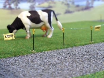 FB039 - Clôture électrique - 10 Piquets et 50 cm de fil - En miniature