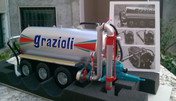 AGM60227 - Tonne à lisier 3 Essieux GRAZIOLI "Bleu et Rouge" Limitée à 200 exemplaires