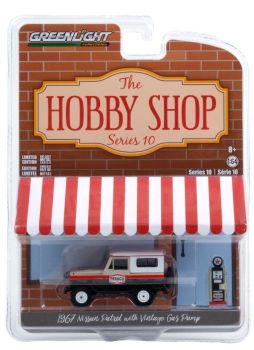 GREEN97100-A - NISSAN Patrol 1967 4x4 TEXACO avec pompe à essence Série The Hobby Shop vendu sous blister