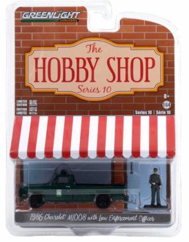 GREEN97100-D - CHEVROLET M1800 1986 vert pick-up police avec policier Série The Hobby Shop vendue sous blister
