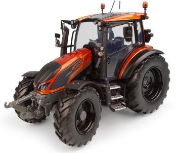UH6292 - VALTRA G135 Unlimited Orange métallisé Limitée à 1000 exemplaires