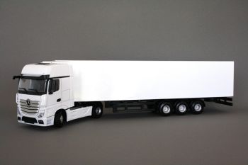 HOL186000 - MERCEDES BENZ Actros MP4 Gigaspace 4x2 avec semi caisse rigide 3 essieux