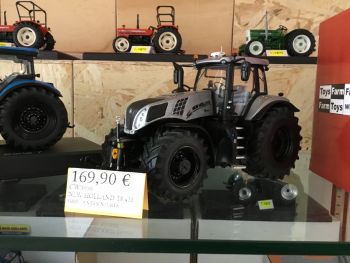 CW0036 - NEW HOLLAND T8.435 gris jantes noires