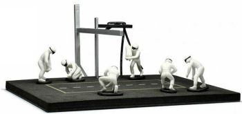 IXOFIG004SET - Pit stop set avec 6 personnages en combinaison blanche et accessoires