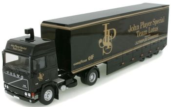 IXOTTR002 - VOLVO F12 4x2 avec semi caisse rigide 3 essieux John Player Special Team Lotus