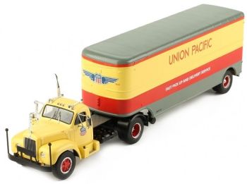 IXOTTR005 - MACK B61 4x2 et remorque fourgon de l'Union Pacific
