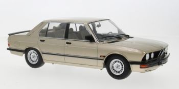 IXO18CMC184.22 - BMW 520i E28 1987 Doré