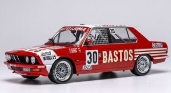 IXO18RMC182A.22 - BMW 528i E28 #30 gagnant des 24H SPA 1982 D.QUESTER / A.HAHNE / E.JOOSEN