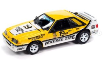 JLCT014-3A - FORD Mustang GT - Sallen General Tire #19 1988 Blanc et jaune de la série COLLECTOR TINS 2024 sous blister