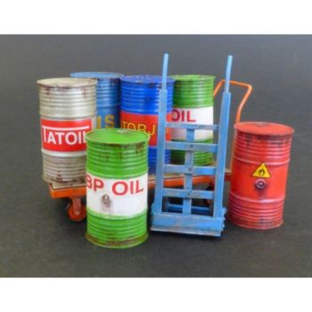 PLS482 - 6 barils avec le diable et le chariot plat miniature à assembler et à peindre décalcomanies fournies