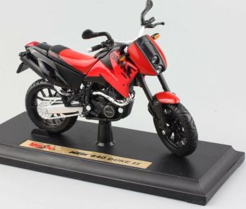 MST18-KTM-640DUKEI - KTM 640 Duke II rouge et noire