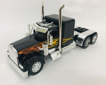 NEW10641N - KENWORTH 6x4 Noire avec Flamme Orange - SANS BOÎTE
